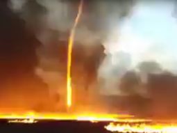 VIDEO: Espectacular tornado de fuego durante el incendio de una fábrica