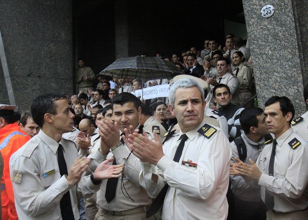 Intensa negociación oficial para destrabar el conflicto salarial