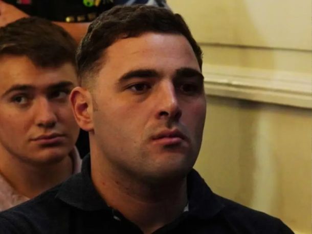 Lucas Pertossi. Lucas Pertossi.