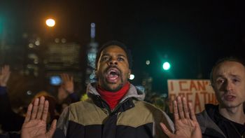 las imagenes de la protesta en nueva york tras otro crimen racial las imagenes de la protesta en nueva york tras otro crimen racial