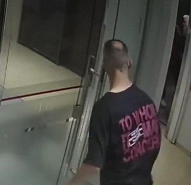 Clínica de La Plata: quiso retirar a su madre sin el alta y destrozó el hall con un fierro