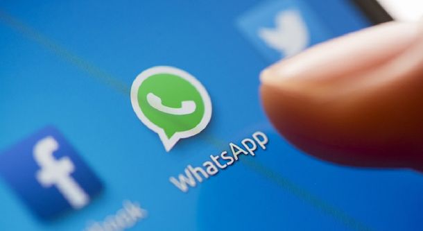 WhatsApp ya permite enviar GIFs