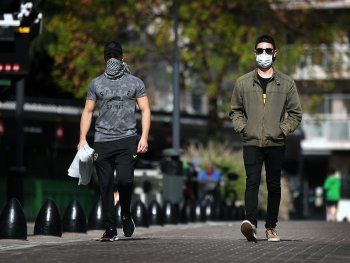 Cuánto tiempo dura en el aire el coronavirus, según la OMS