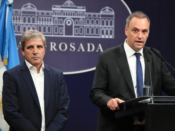 El Gobierno anunciará los cambios para liberar el uso de dólares del colchón