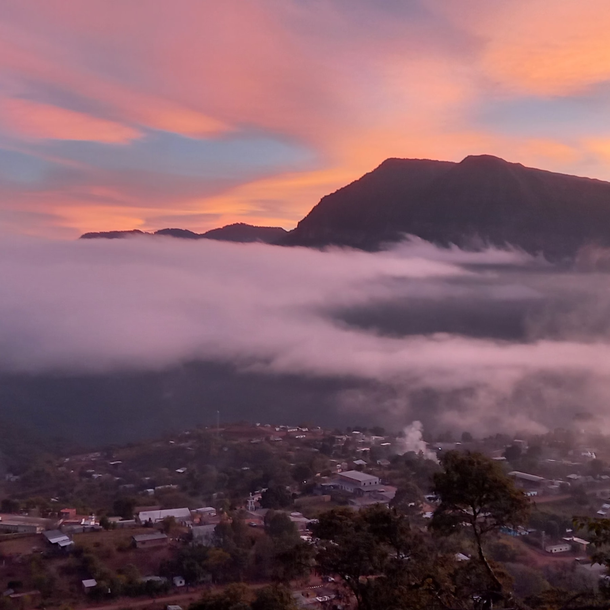 El pueblo entre las Yungas