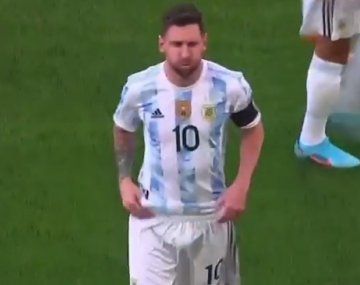 Messi salió a la cancha con la silenciosa: el tuit viral sobre su pene