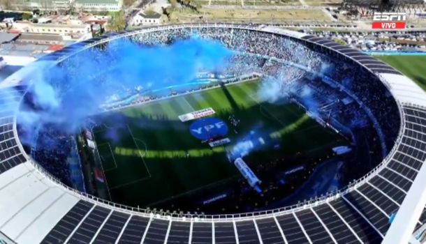 El tremendo recibimiento de los hinchas de Racing en el clásico ante Independiente