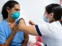 La emoción de una de las médicas que recibió la vacuna: Ojalá esto pueda llegar a todos