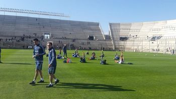 tras aplastar a bolivia, la seleccion entreno y emprende el camino a chile tras aplastar a bolivia, la seleccion entreno y emprende el camino a chile
