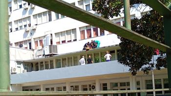 conmocion en el hospital churruca: una paciente se arrojo al vacio y fue asistida de urgencia conmocion en el hospital churruca: una paciente se arrojo al vacio y fue asistida de urgencia