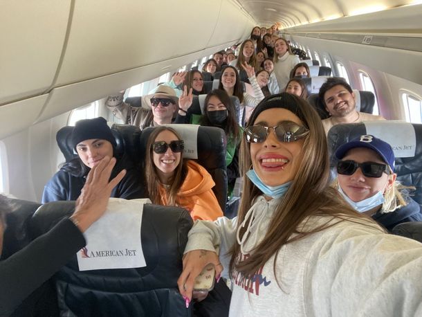 Cuánto cuesta viajar en avión con Tini Stoessel y cómo hacerlo