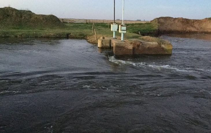 Un pueblo está a punto de quedar bajo el agua por una rotura intencional