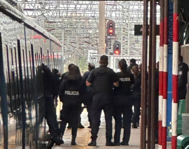 Tensión en Temperley: un hombre armado tomó una rehén en el Tren Roca