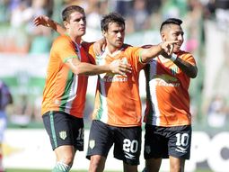 Los jugadores de Banfield celebran uno de los tantos ante Unión Los jugadores de Banfield celebran uno de los tantos ante Unión