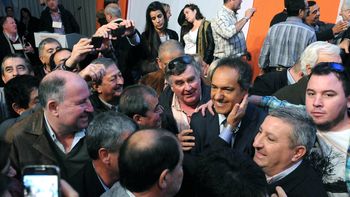 #eleccion2015: scioli sumo el apoyo de la federacion de empleados de comercio #eleccion2015: scioli sumo el apoyo de la federacion de empleados de comercio