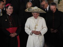 Benedicto XVI mariachi (Foto: Efe)
