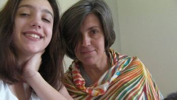 Lola Chomnalez y su mamá Lola Chomnalez y su mamá