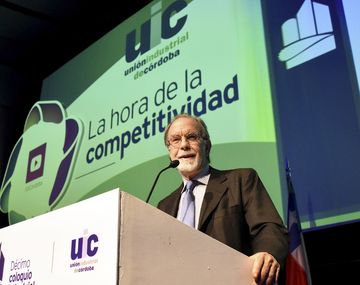 González Fraga: No se puede cobrar más por dormir que por trabajar