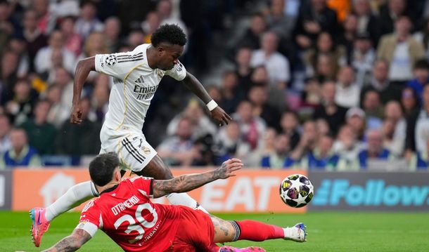 Real Madrid, con gol de Vinicius después de la polémica, le ganó 2-1 a Benfica y avanzó en Champions League