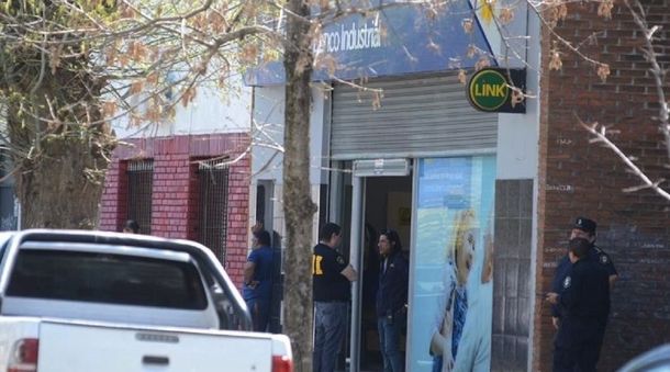 Golpe comando en La Plata: delincuentes asaltaron un banco y se llevaron $20 millones