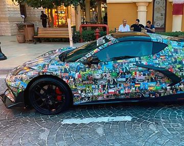 Catarí gastó fortuna para llenar con fotos del Mundial su auto