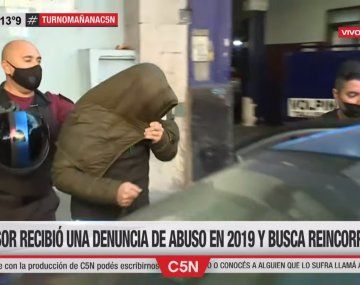 Escrachan a un profesor denunciado por abuso sexual que quería reincorporarse