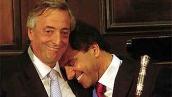 video: la militancia homenajea a nestor kirchner video: la militancia homenajea a nestor kirchner