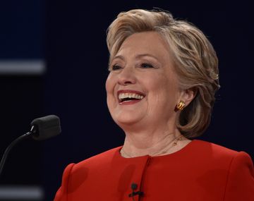Así se burló Hillary desde su cuenta de Twitter y en medio del debate