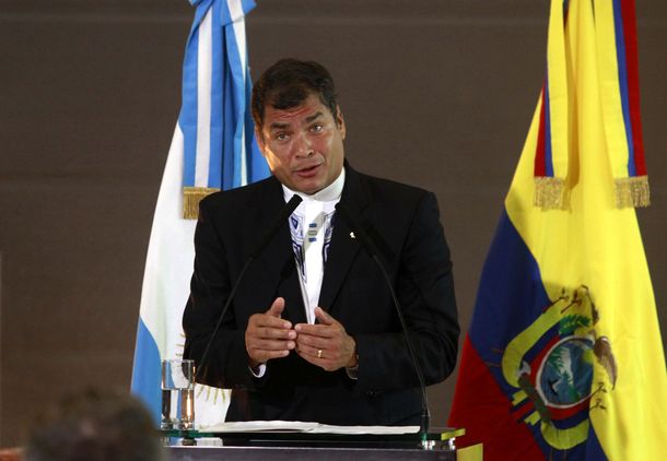Ecuador ya elige presidente con Rafael Correa como favorito