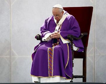 El Papa se unió al dolor de las familias de la tragedia aérea de los Alpes