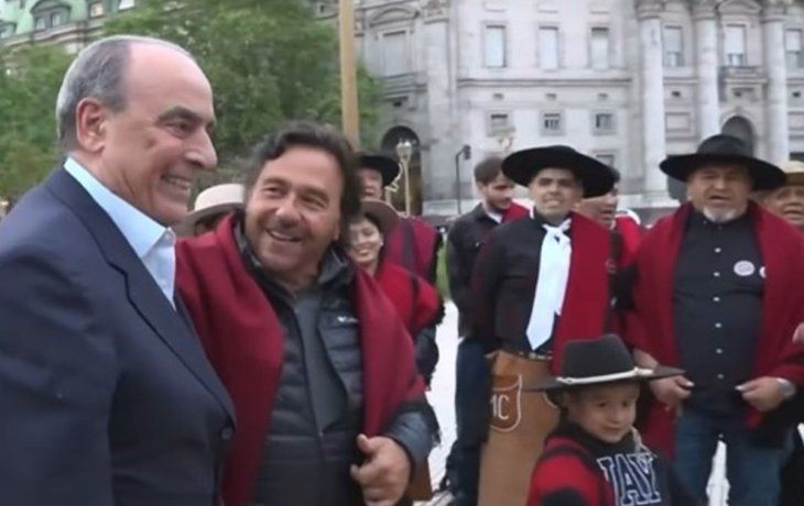 Quiero que se hagan las obras: el reclamo de Gustavo Sáenz a Javier Milei en Plaza de Mayo