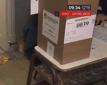 Con tijeras bajo la mesa: así se vota en Paraná