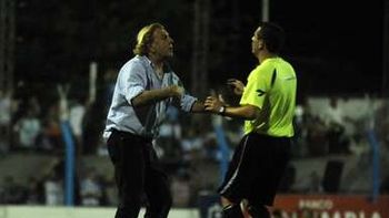 papelon de merlo en tandil: retiro antes a su equipo y se fue abucheado papelon de merlo en tandil: retiro antes a su equipo y se fue abucheado