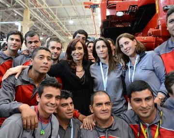 Cristina, con trabajadores de Fiat