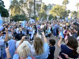 desde el silencio, el gobierno apoya la marcha a favor de mauricio macri desde el silencio, el gobierno apoya la marcha a favor de mauricio macri