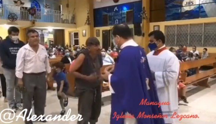 Nicaragua: un sacerdote le negó la comunión a un hombre en situación de calle
