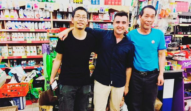 El periodista que se burló de un chino en el programa de Azzaro pidió disculpas de una manera insólita