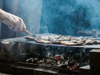 San Juan: un policía fue condenado por dejar salir a un preso a cambio de un asado