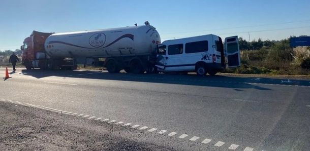 El accidente ocurrió a metros de un peaje en la autopista Rosario-Santa Fe