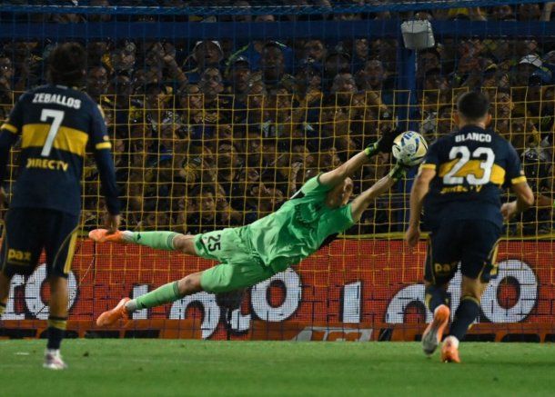 El penal que atajó Agustín Marchesín, clave en el triunfo de Boca ante Talleres
