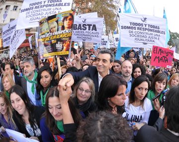 {altText(,Figuras de la política se sumaron a #NiUnaMenos)}
