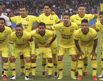 Un club peruano les rescindió el contrato a todos sus jugadores