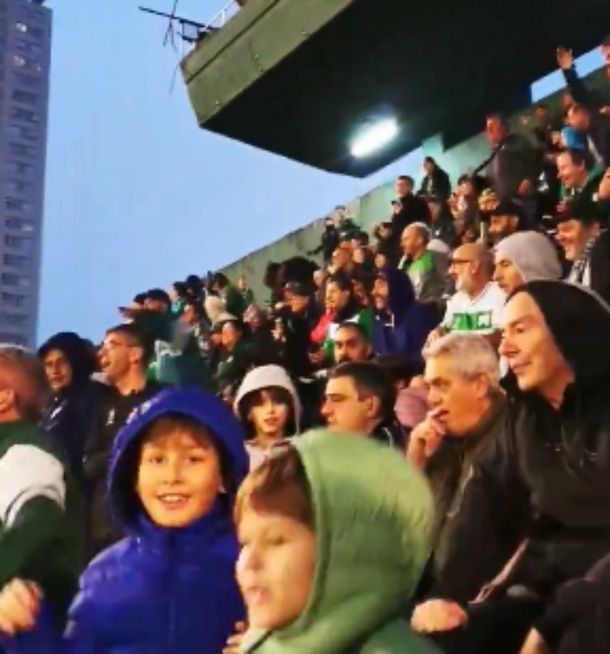 El festejo de los hinchas de Ferro por la derrota de Vélez en la final