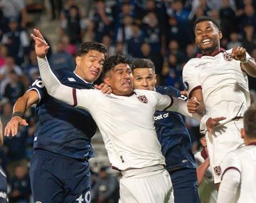 Independiente Rivadavia venció a Bolívar por 1-0 en su histórico debut en Copa Libertadores