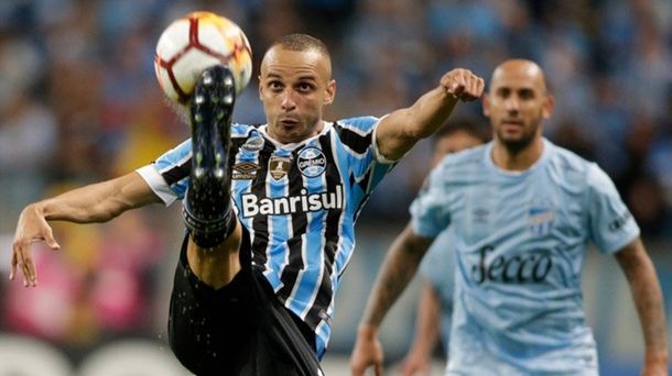 Gremio vapuleó a Atlético Tucumán