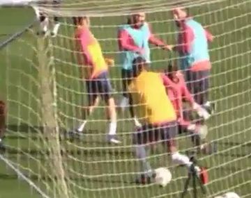 El doble caño de Messi en la definición