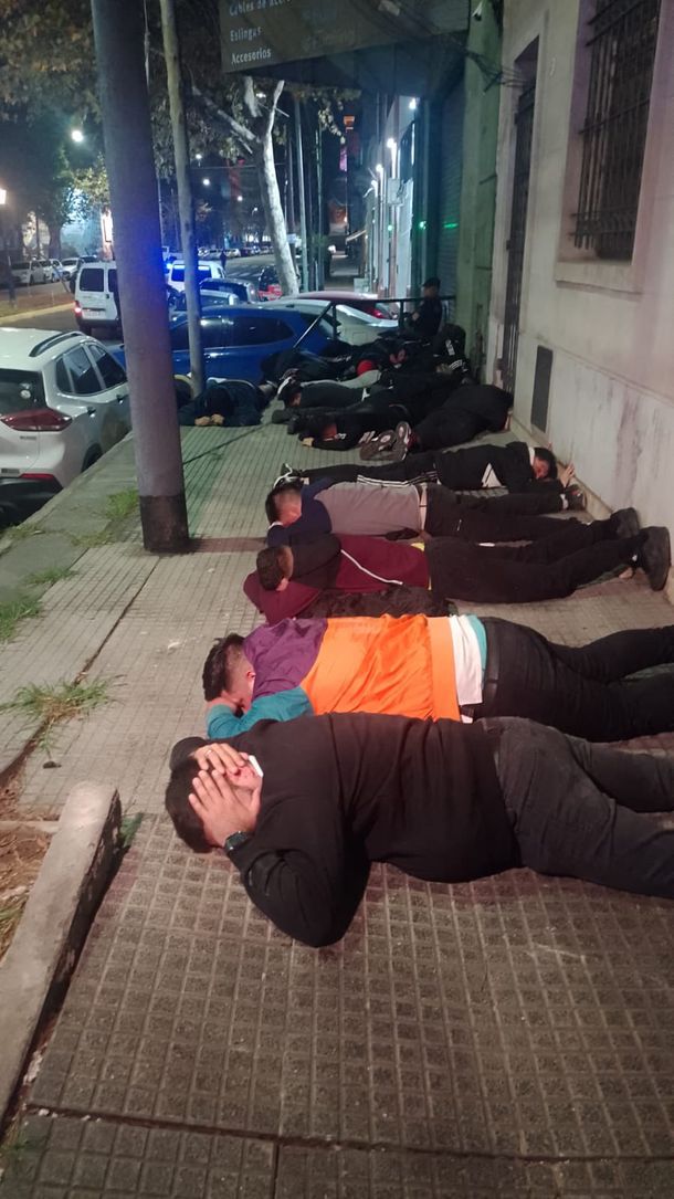 Millonaria multa para hinchas de Colo-Colo por los incidentes frente a Boca