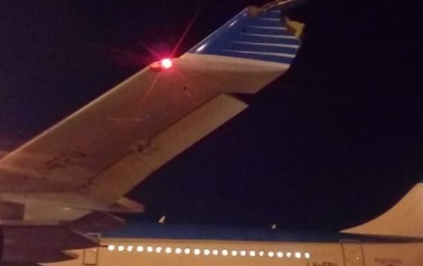 Celebraban el retiro de un piloto y chocó un avión de Aerolíneas contra un camión de bomberos