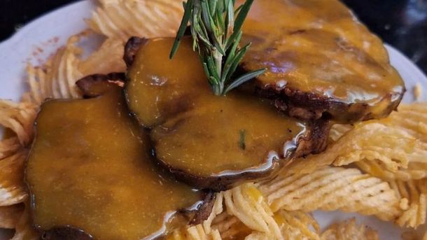 Este bodegón porteño se encuentra en Avenida Mitre con Francisco de Laprida, Vicente López. Este bodegón porteño se encuentra en Avenida Mitre con Francisco de Laprida, Vicente López.