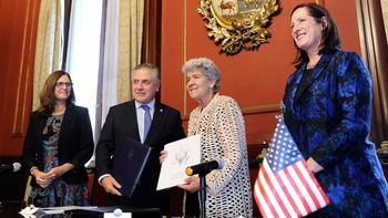 El canciller Omar Paganini rubricó el acuerdo con la jerarca estadounidense Marisa Lago. El canciller Omar Paganini rubricó el acuerdo con la jerarca estadounidense Marisa Lago.